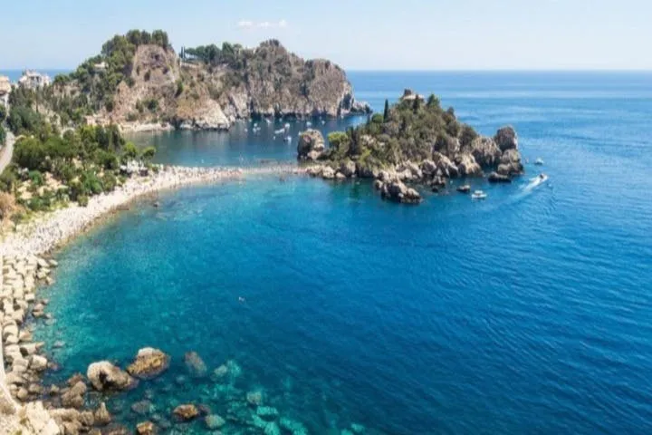 Isola Bella: Guided Boat Tour + Pastries & Drinks