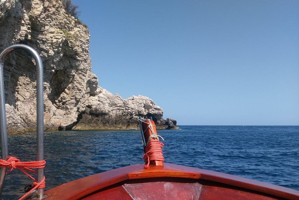 Isola Bella: Guided Boat Tour + Pastries & Drinks