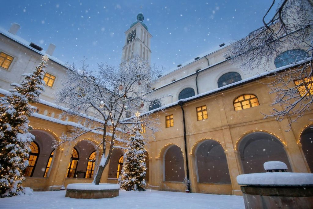 Prague : Visite guidée de Noël + entrée au Monastère Minorite