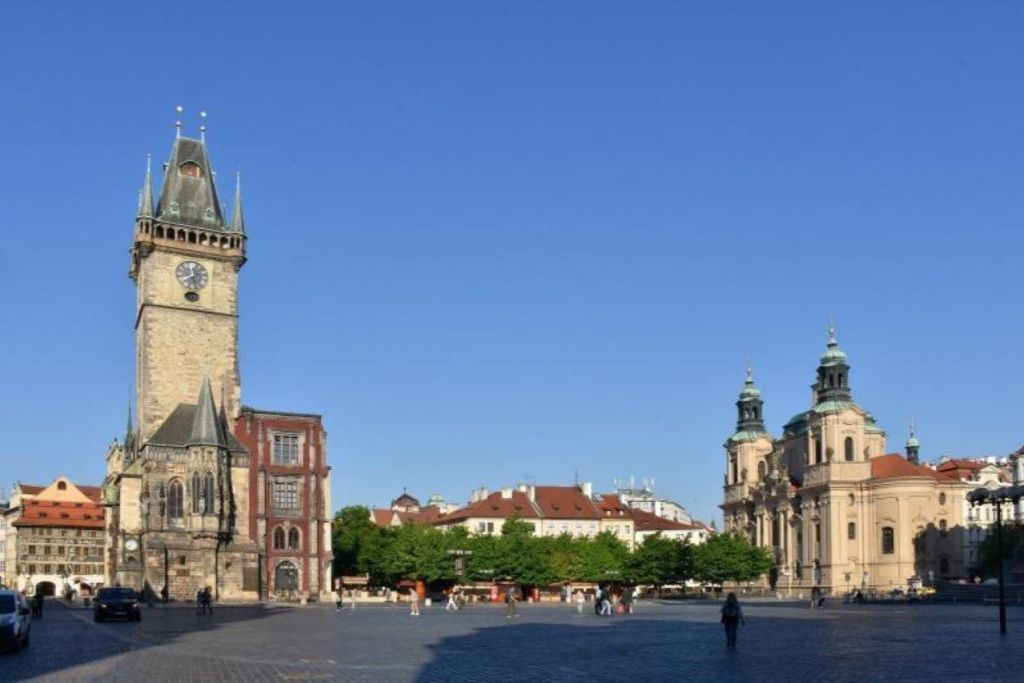 Prague : Visite guidée de Noël + entrée au Monastère Minorite