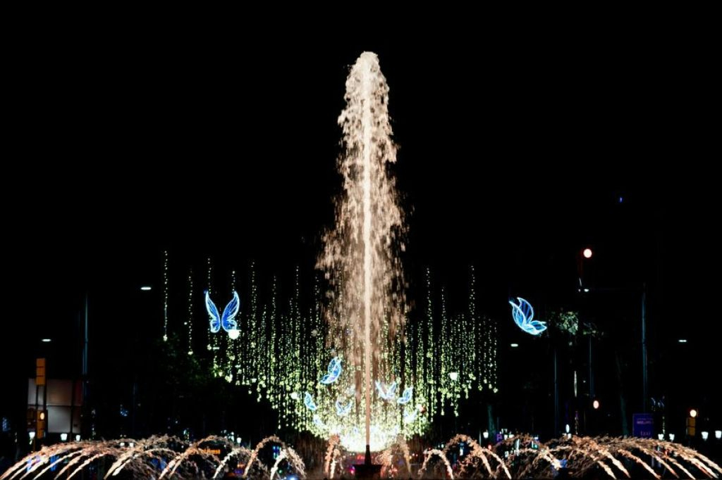 Barcelona: Christmas Lights Guided Bus Tour