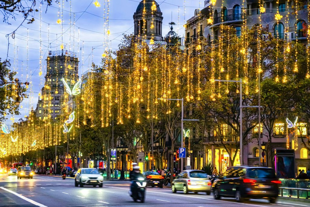 Barcelona: Christmas Lights Guided Bus Tour
