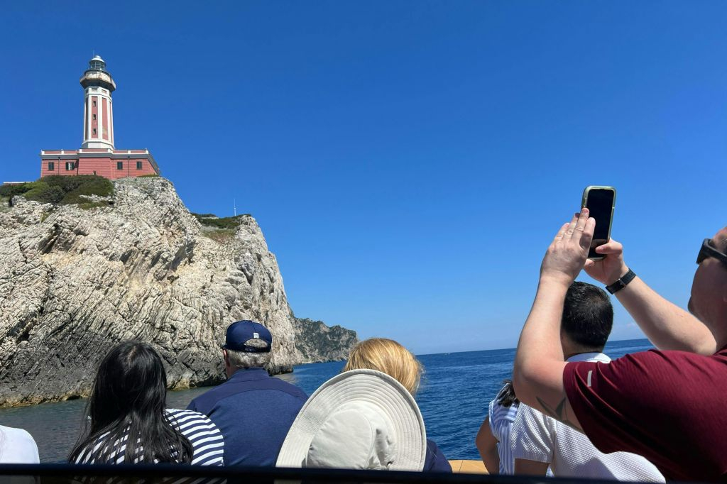 Capri: tour guidato in barca + bevande + snorkeling