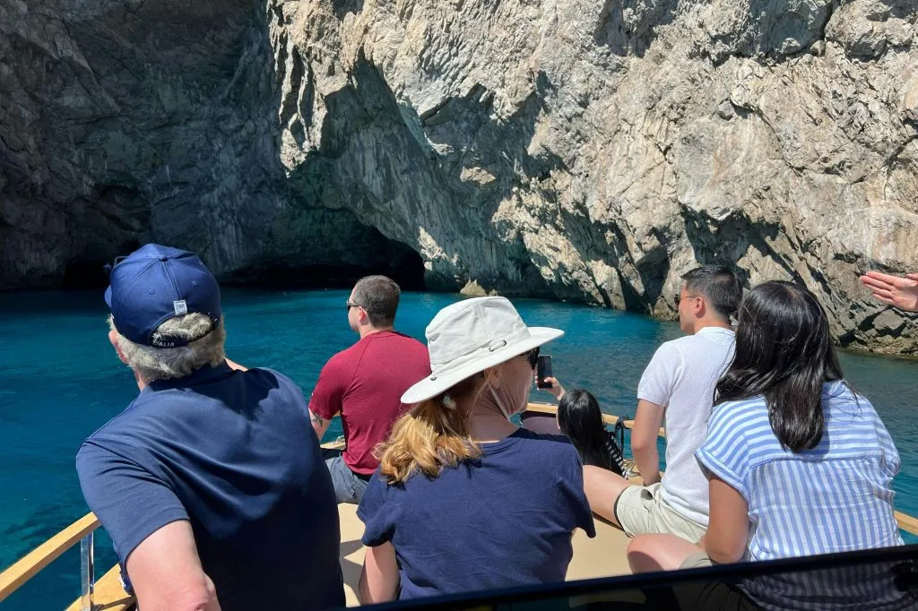 Capri: tour guidato in barca + bevande + snorkeling