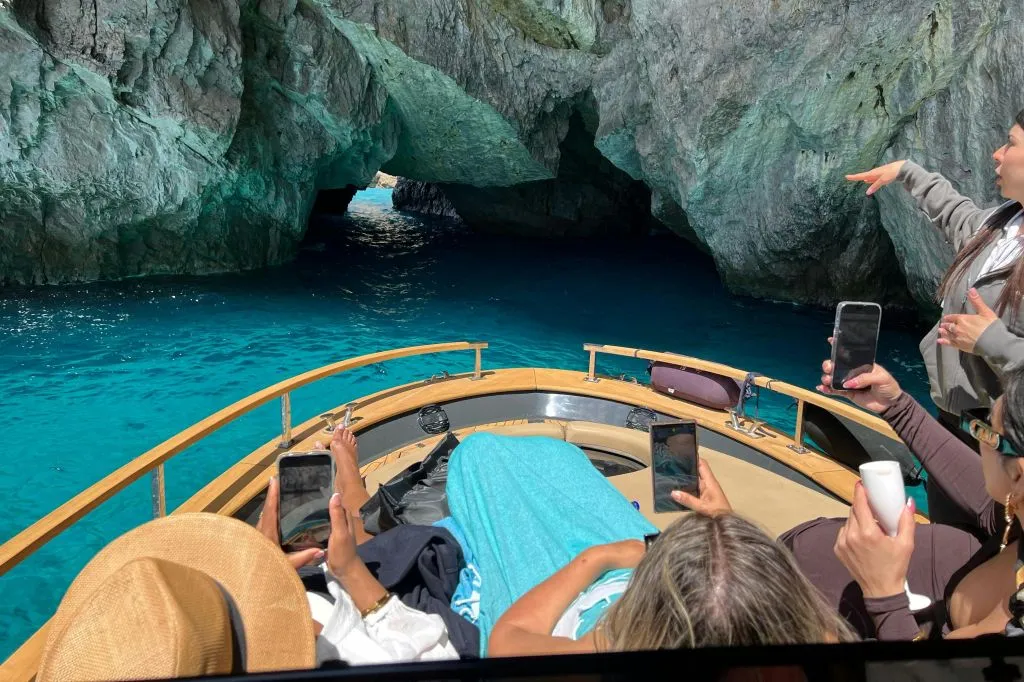 Capri: tour guidato in barca + bevande + snorkeling