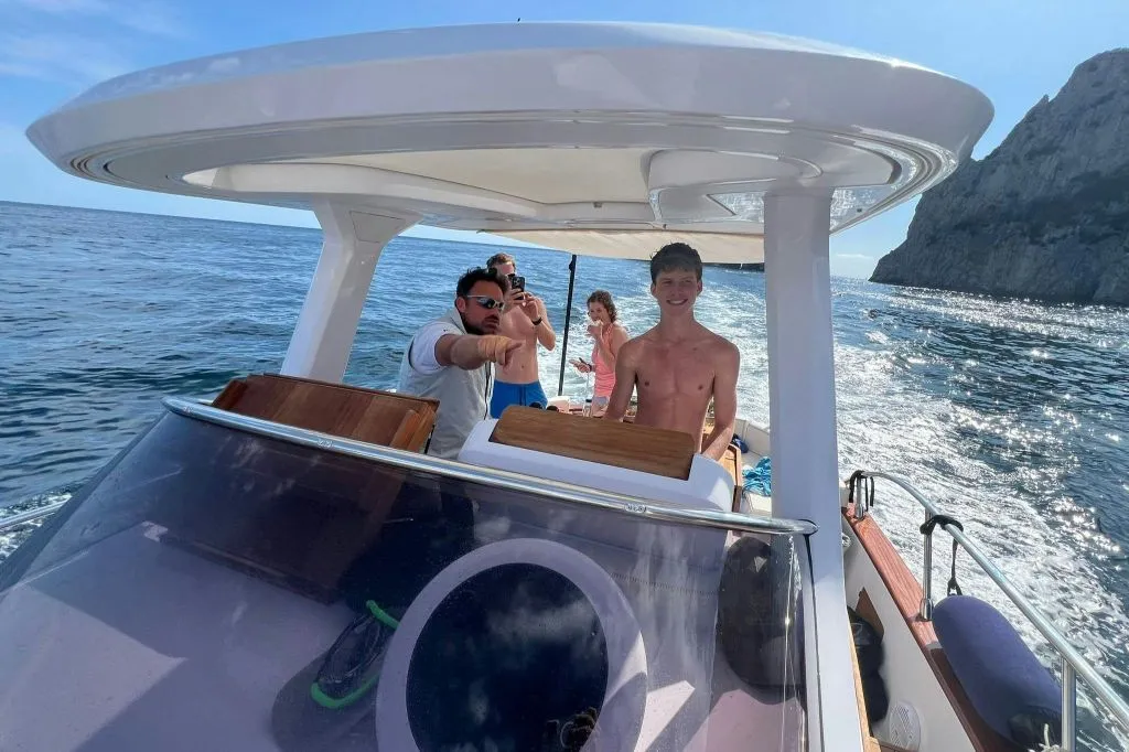 Capri: tour guidato in barca + bevande + snorkeling