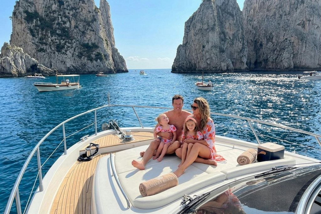 Capri: Tour guidato in barca + Brunch + Drink