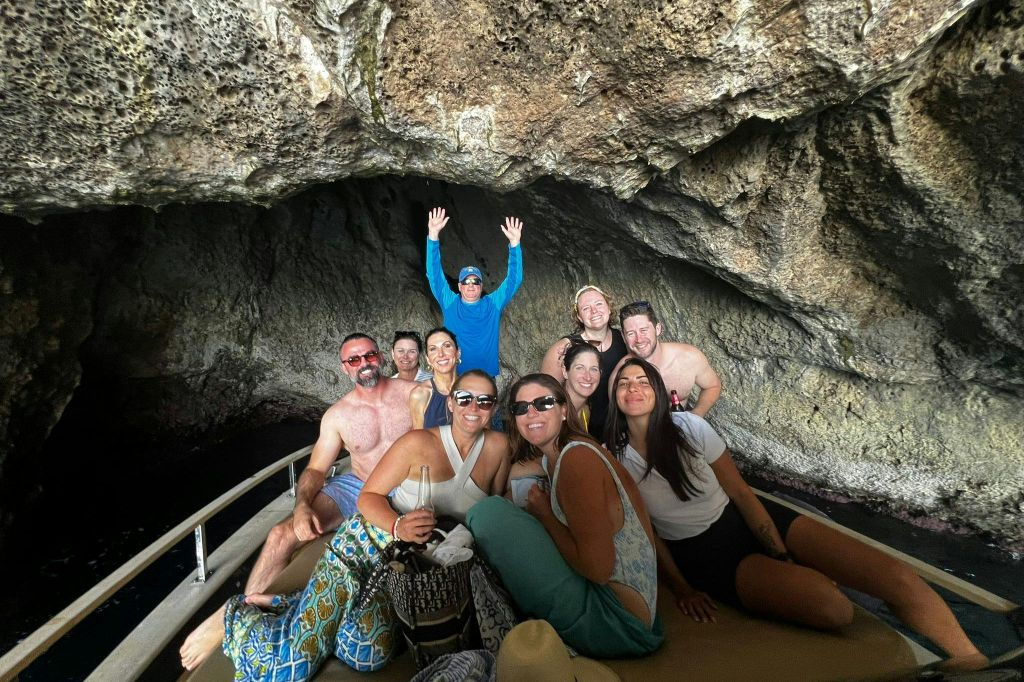 Capri: Tour guidato in barca + Brunch + Drink