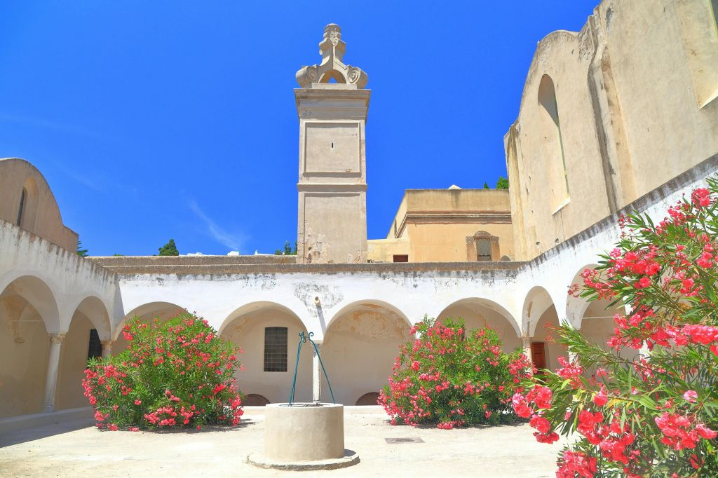 Capri: Tour guidato in barca + Brunch + Drink