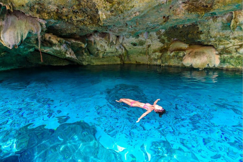 Capri: Tour guidato in barca + Brunch + Bevande + Snorkeling