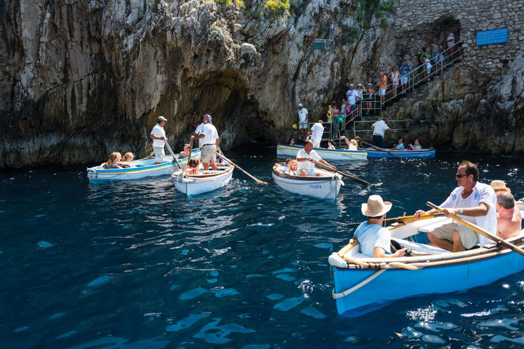Capri: Tour guidato in barca + Brunch + Bevande + Snorkeling