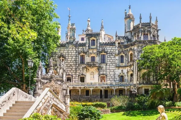 Sintra, Quinta da Regaleira e Parco della Pena: tour guidato da Lisbona