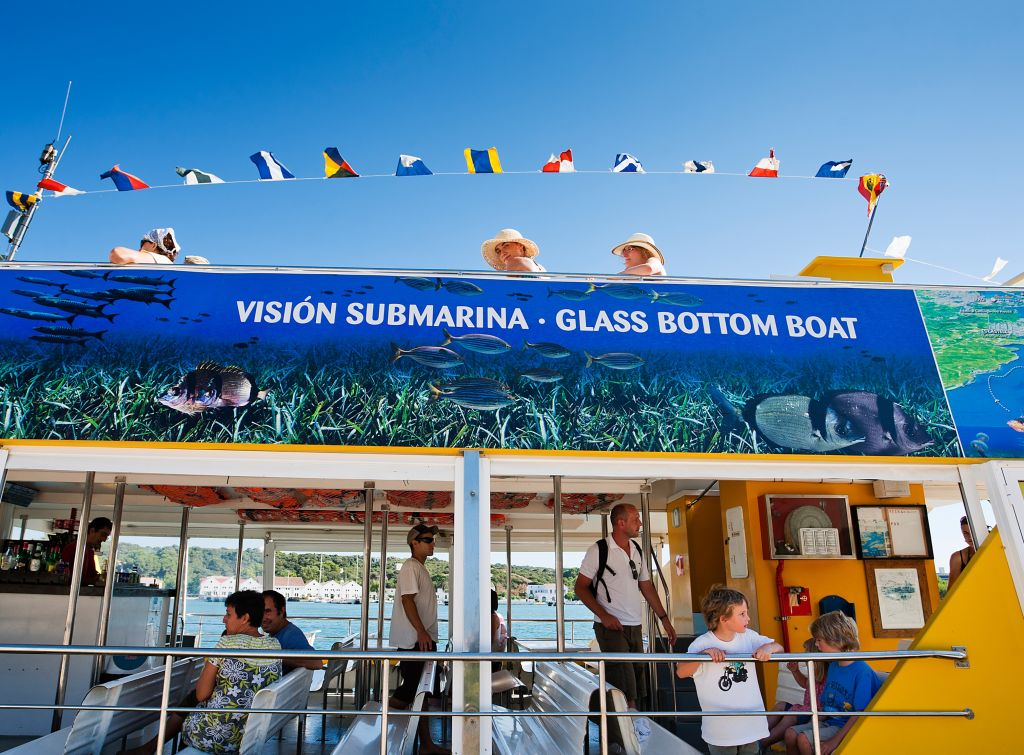 Maó Harbor Cruise with Underwater Views