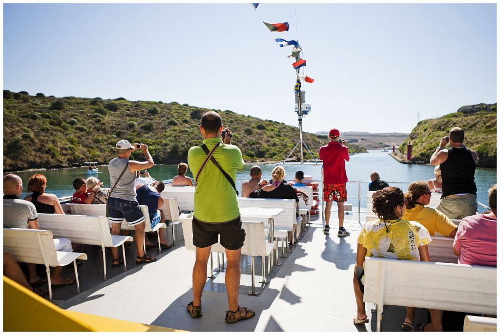 Maó Harbor Cruise with Underwater Views