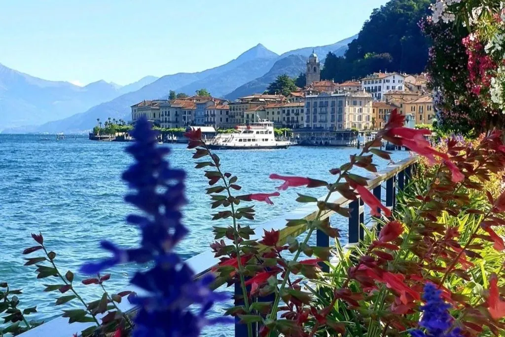 Bellano, Varenna, Bellagio e Como: Tour guidato in giornata da Milano + traghetto
