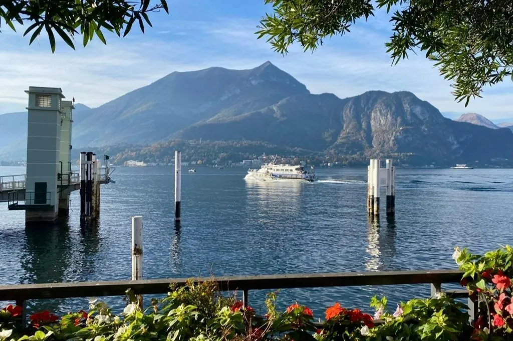 Bellano, Varenna, Bellagio e Como: Tour guidato in giornata da Milano + traghetto