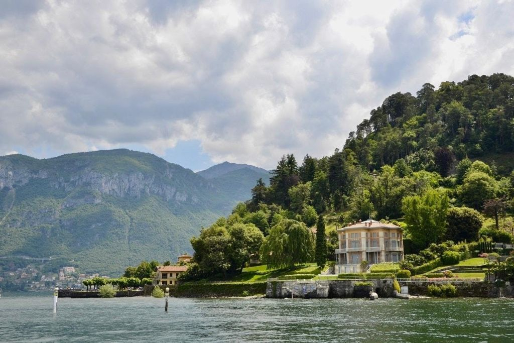 Bellano, Varenna, Bellagio & Como: Guided Full-Day Tour from Milan + Ferry Rides