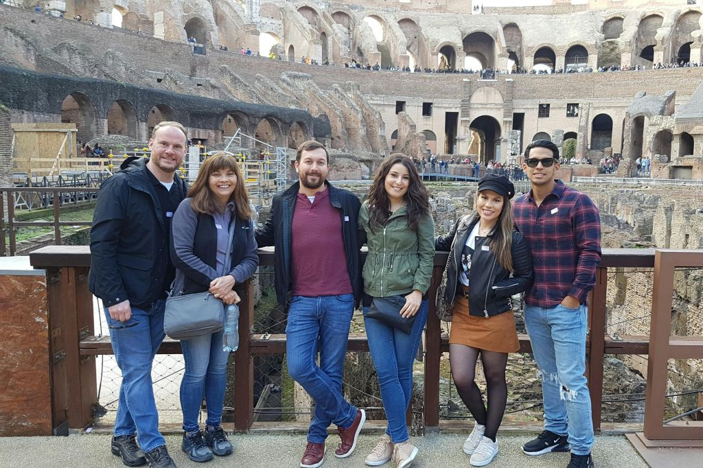 Coliseo, Arena, Foro Romano y monte Palatino + Tour guiado en grupo pequeño