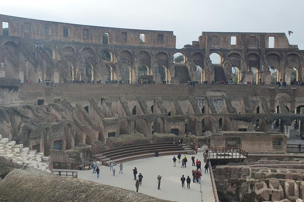 Colosseo, Arena e Foro Romano: Tour guidato per piccoli gruppi