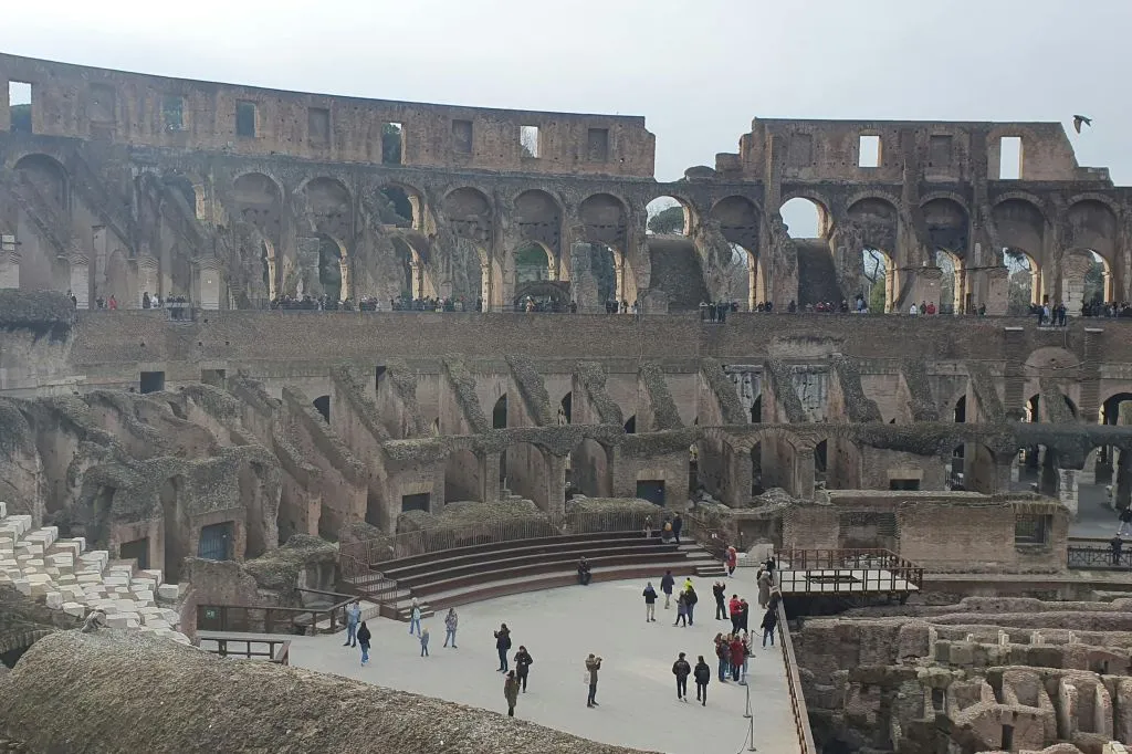 Colosseo, Arena e Foro Romano: Tour guidato per piccoli gruppi