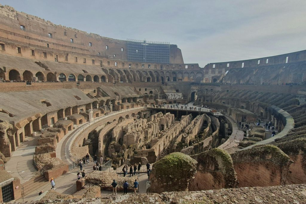 Colosseo, Arena e Foro Romano: Tour guidato per piccoli gruppi