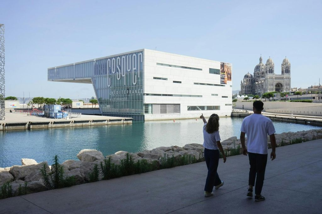 Marseille: Cosquer Cave Entry Ticket + City Audio Tour