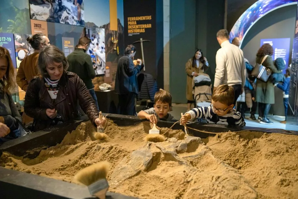 Centro de Congresos Alfandega: Entrada Experiencia Dino