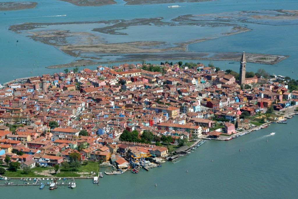 Murano e Burano: Passeio de barco guiado a partir da Praça de São Marcos + Demonstração de sopro de vidro