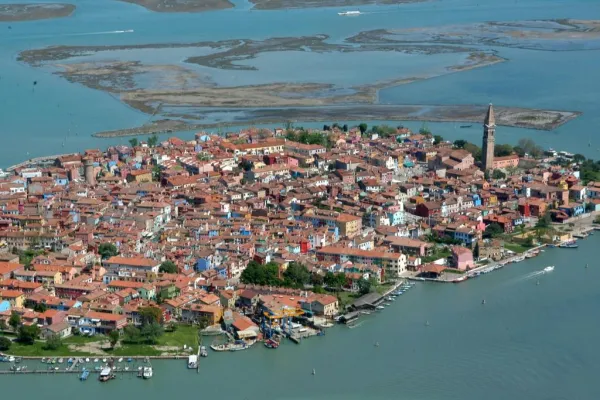 Murano e Burano: Tour guidato in barca da Piazza San Marco + dimostrazione di soffiatura del vetro