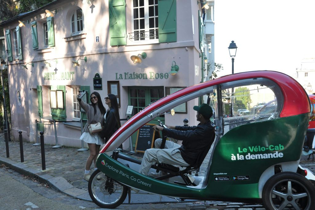 Paris: "Emily in Paris" Private Guided Rickshaw Tour