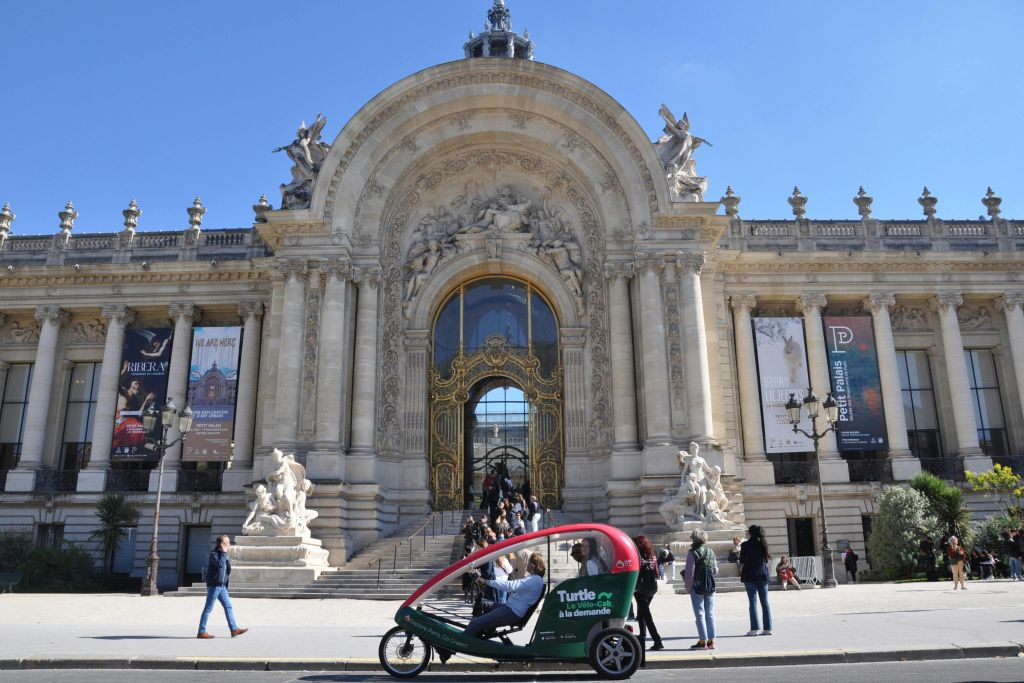 Paris: Private Guided Rickshaw Tour