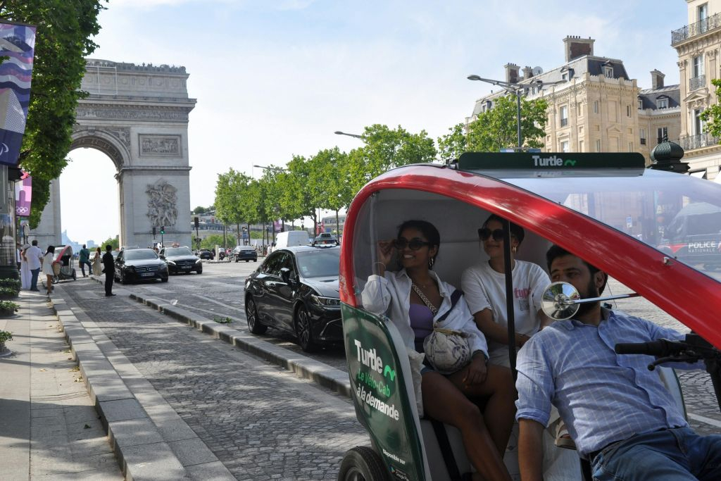 Paris: Private Guided Rickshaw Tour
