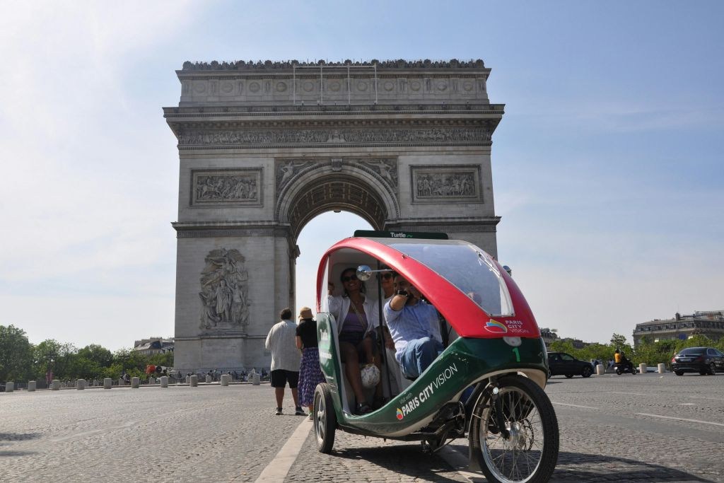 Paris: Private Guided Rickshaw Tour