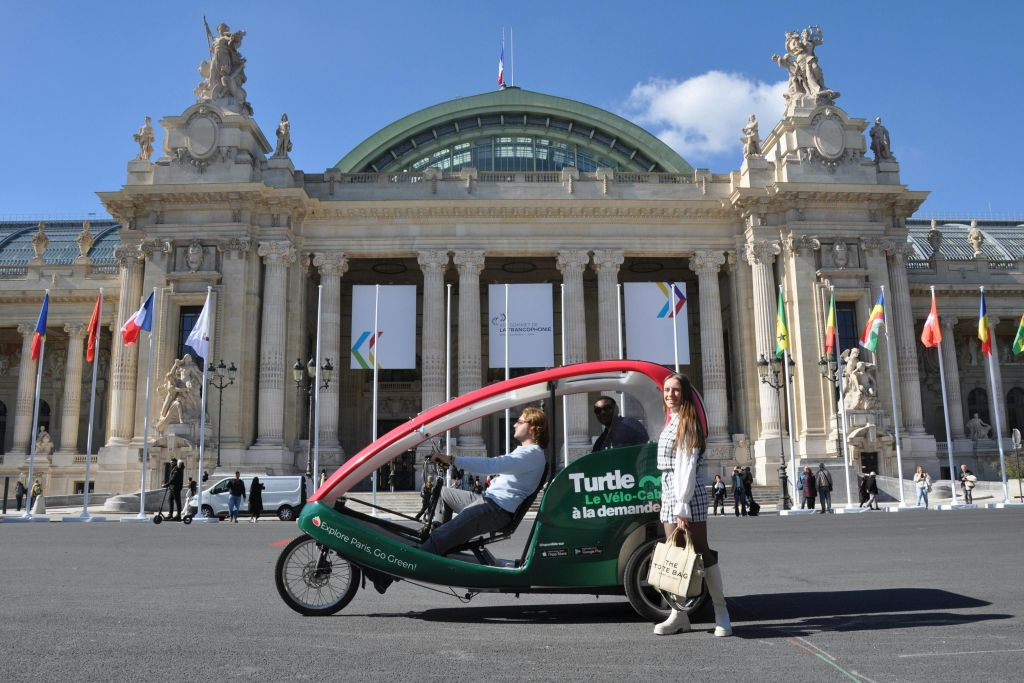 Paris: Private Guided Rickshaw Tour