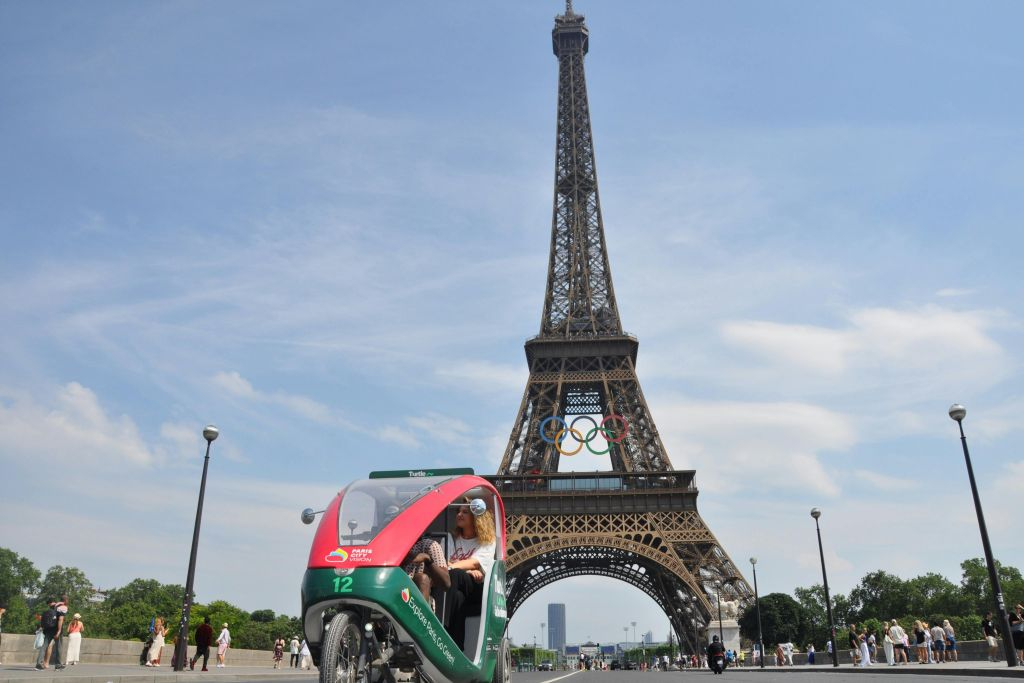 Paris: Private Guided Rickshaw Tour