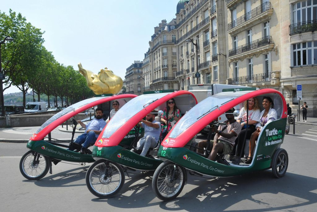 Paris: Private Guided Rickshaw Tour