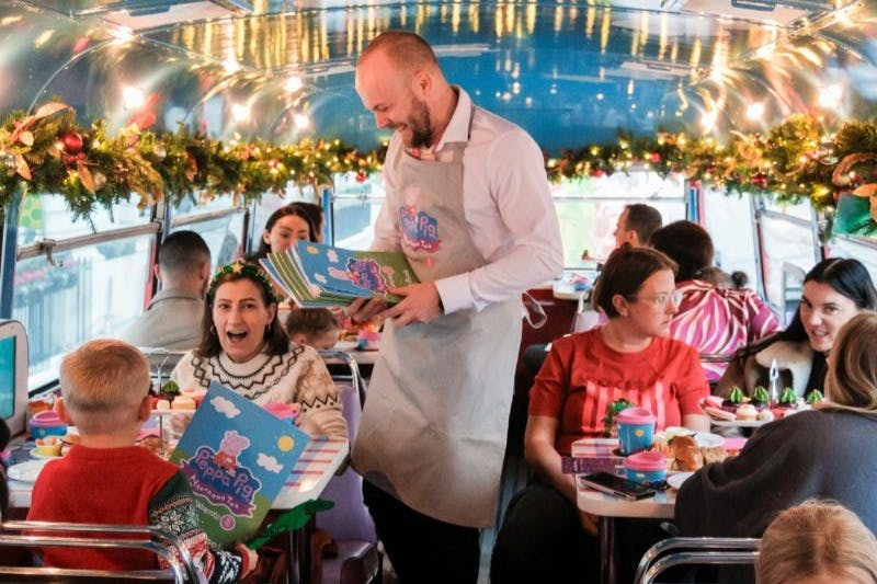 London: Peppa Pig Afternoon Tea Sightseeing Bus Tour