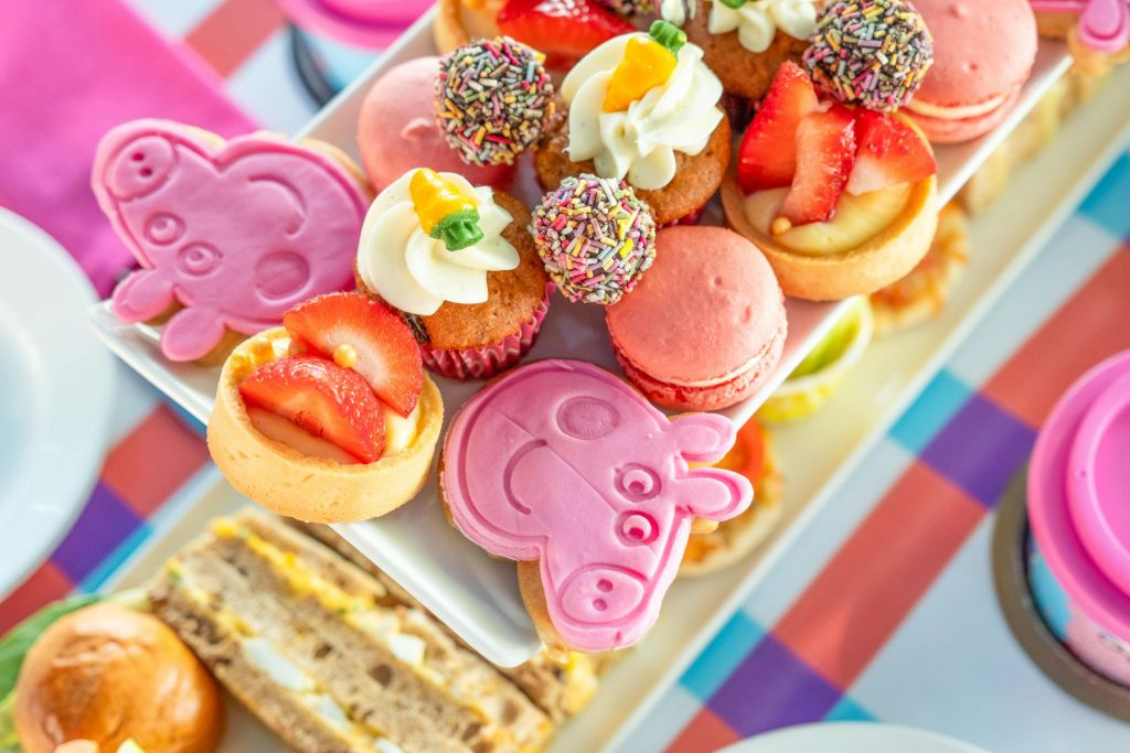 London: Peppa Pig Afternoon Tea Sightseeing Bus Tour
