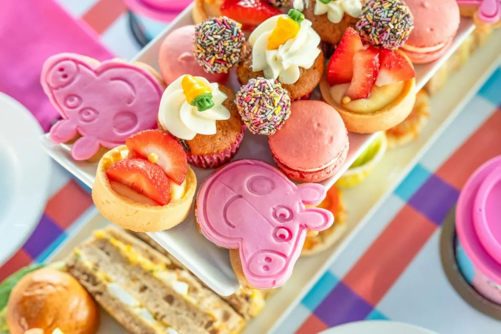 London: Peppa Pig Afternoon Tea Sightseeing Bus Tour