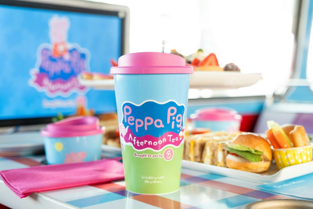London: Peppa Pig Afternoon Tea Sightseeing Bus Tour