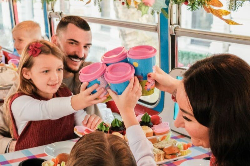 London: Peppa Pig Afternoon Tea Sightseeing Bus Tour