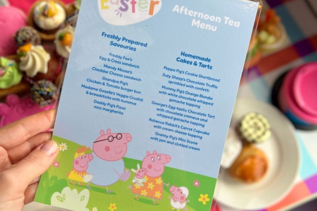 London: Peppa Pig Afternoon Tea Sightseeing Bus Tour