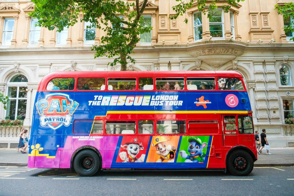 Londra: PAW Patrol Tour guidato del tè pomeridiano in autobus