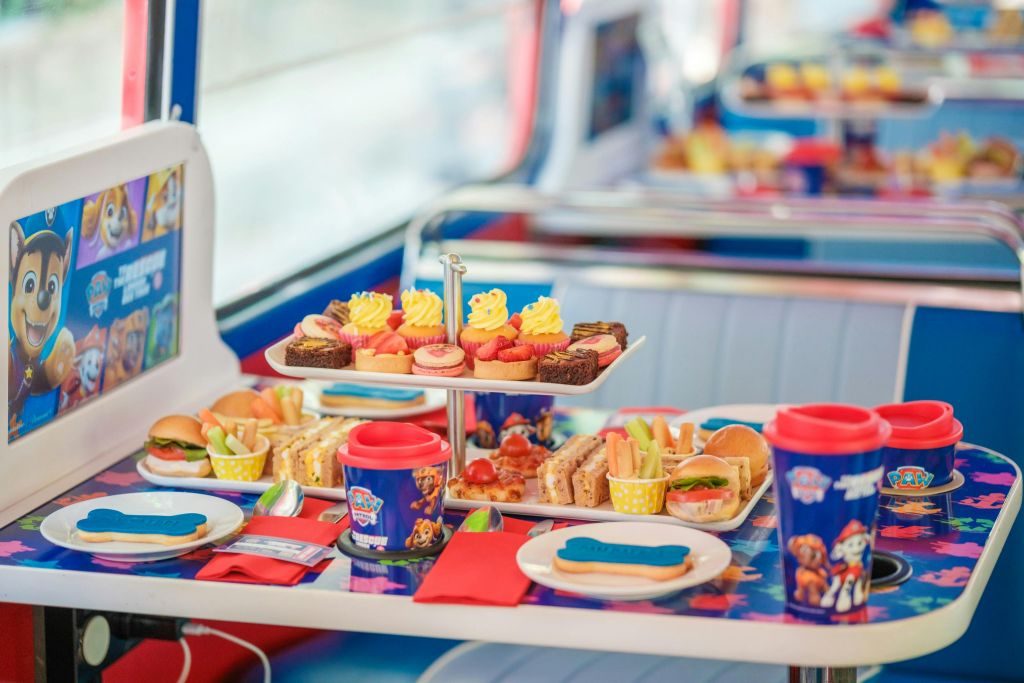Londra: PAW Patrol Tour guidato del tè pomeridiano in autobus