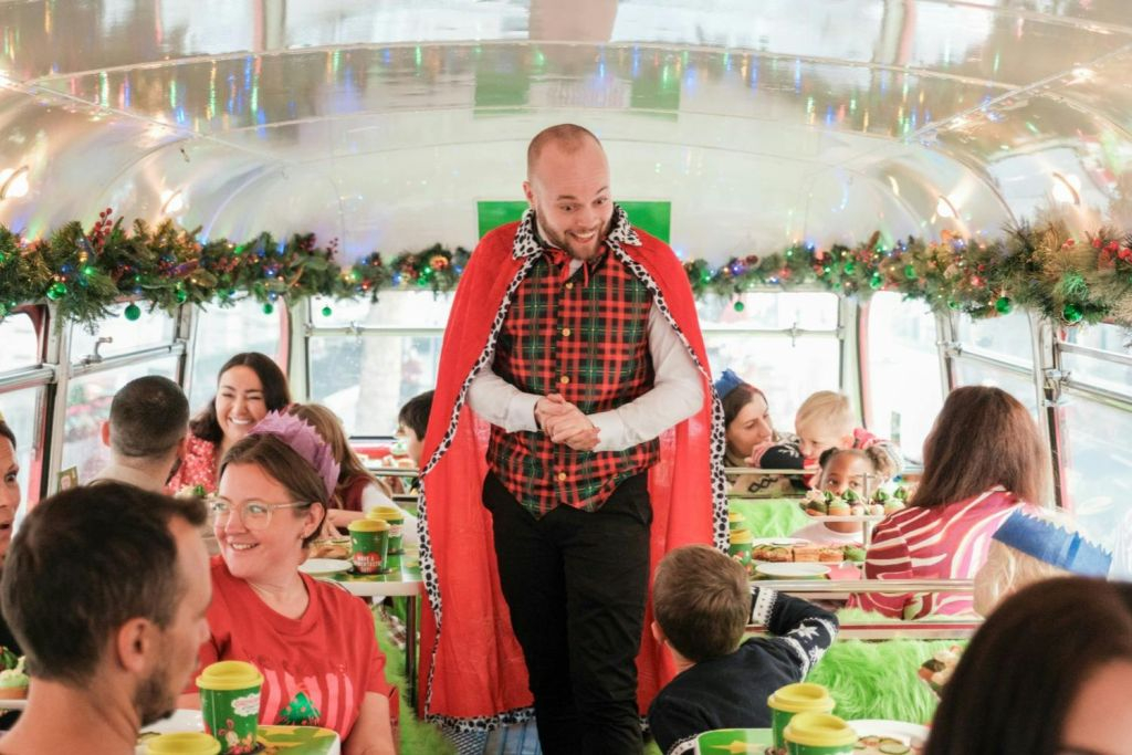 London: Grinchmas Afternoon Tea Sightseeing Bus Tour