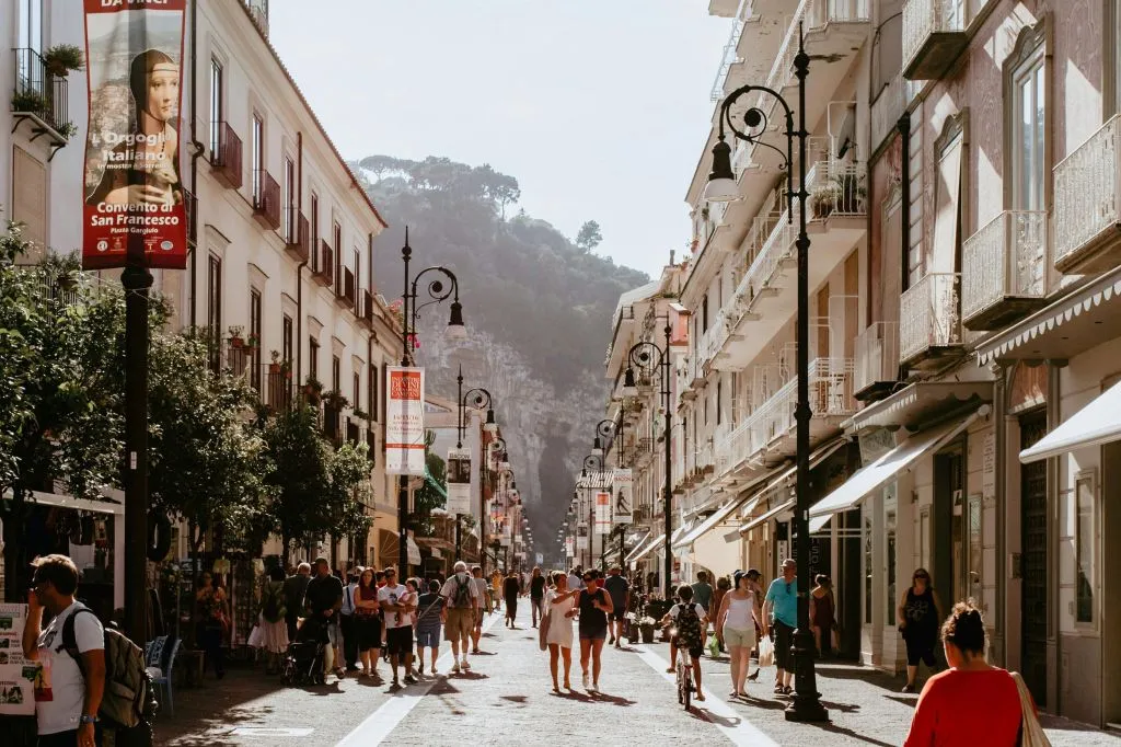 Sorrento: Trasferimento con navetta guidata di sola andata da Roma