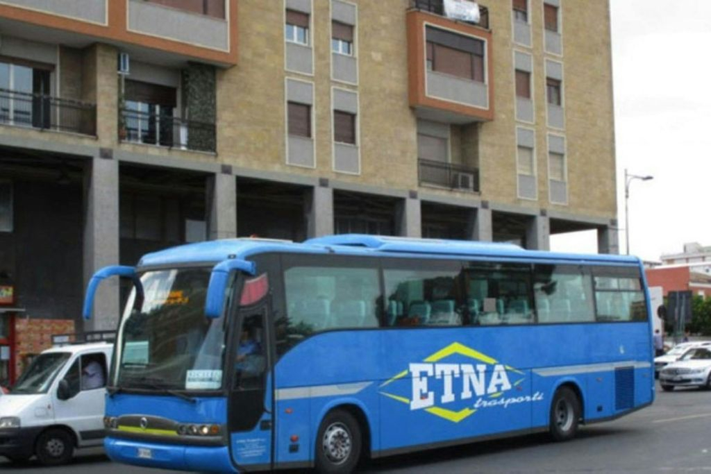 Aeroporto di Catania Fontanarossa: Trasferimento in autobus da Giardini Naxos all'aeroporto (CTA)