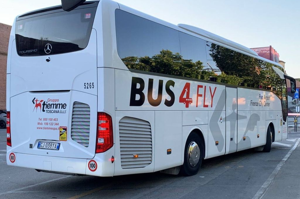 Pisa: Bus4Fly Trasferimento diretto da/per l'aeroporto di Pisa e il centro di Firenze