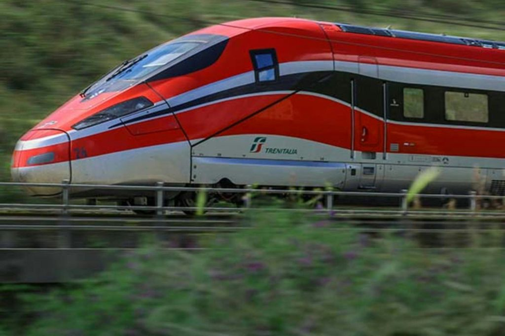Lake Como: One-Way Train Transfer to Milan