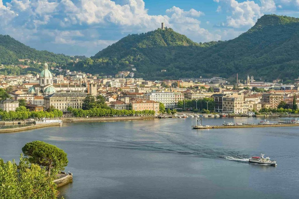 Lake Como: One-Way Train Transfer to Milan